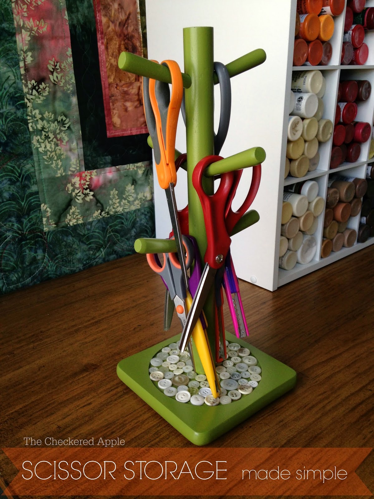 The Checkered Apple Stylish Scissor Storage