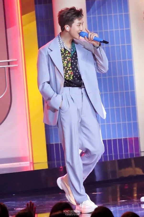 Inilah Makna Tersembunyi Di Balik Warna Mic Pribadi Para Member BTS