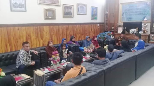 Wako Mahyeldi Fasilitasi Pedagang Loak di Padang Teater Agar Kembali Berdagang