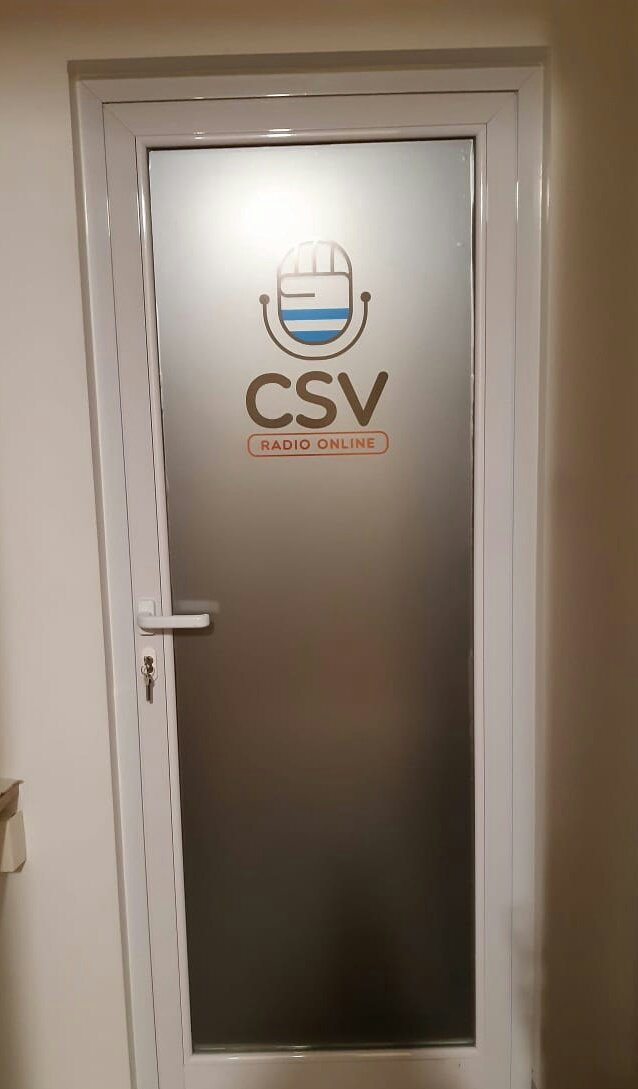 Puertas de acceso al control y estudio de la radio