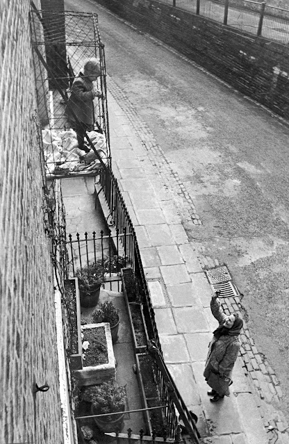 Baby Cage 1934-1948 parque jaula para bebe que se colgaba por fuera de la ventana para que tuviera aire fresco