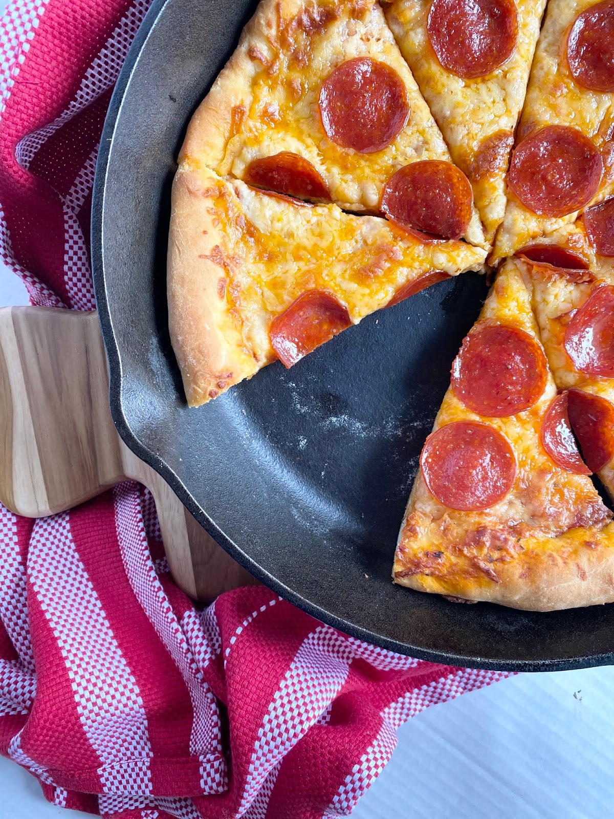 Crispy Cast Iron Skillet Pizza – A Simple Palate