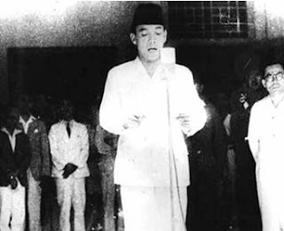 foto proklamasi kemerdekaan indonesia Bentuk atau Jenis Sumber Sejarah
