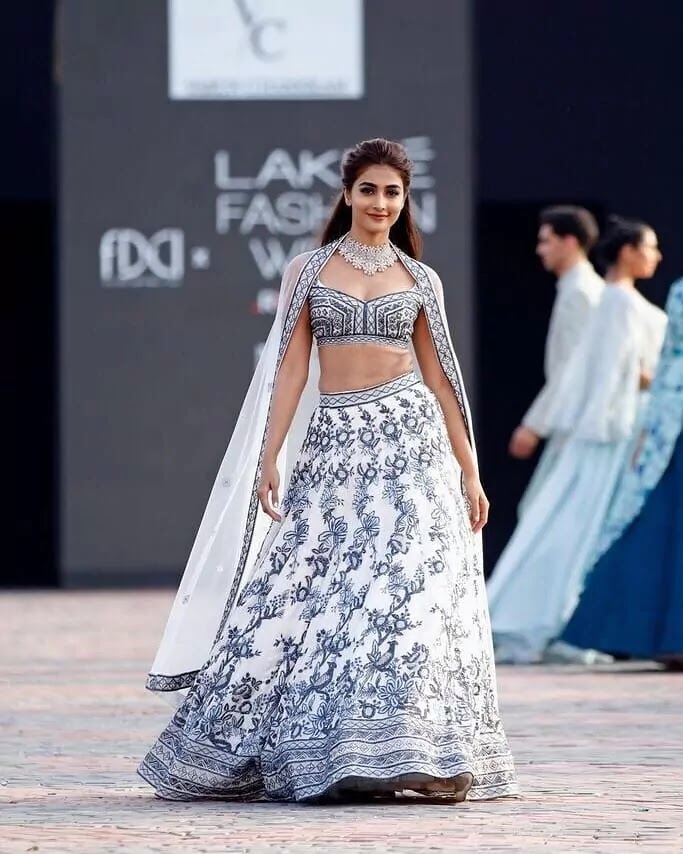 pooja-hegde-gorgeous-lehenga-at-lakme-fashion-week pooja-hegde-gorgeous-lehenga-at-lakme-fashion-week