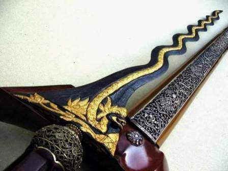 Hasil gambar untuk Keris Nagasasra dan Keris Sabuk Inten
