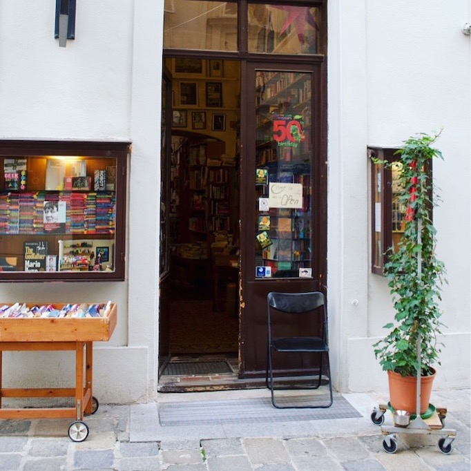 Bókabúðin Shakespeare & Co., Sterngasse, Vín · Lísa Hjalt