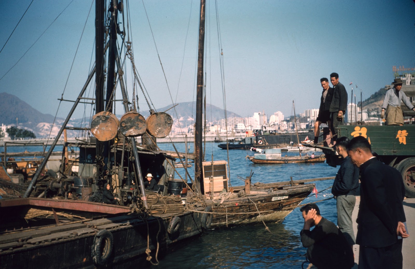 Amazing color photographs of Hong Kong in the 1950s - 65