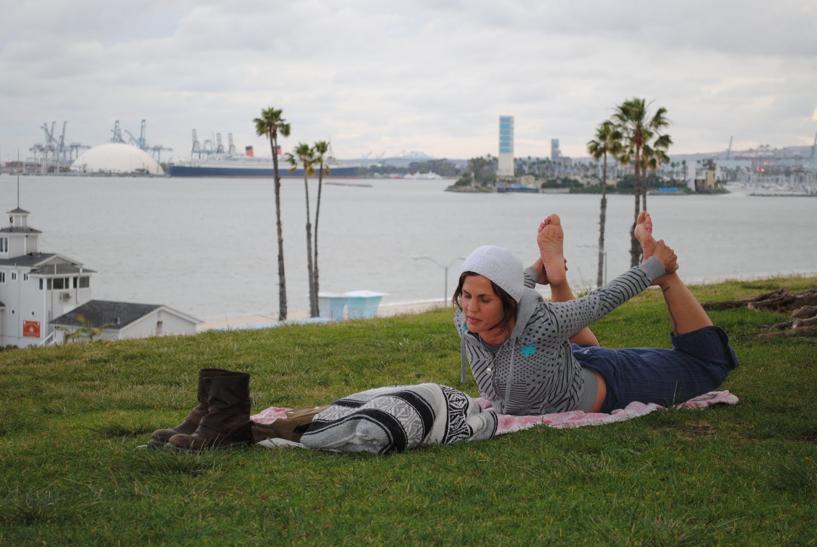 outdoor-yoga-classes-in-long-beach
