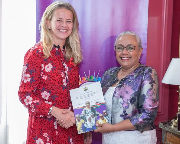 Princess Mabel met with Kenya's First Lady, Margaret Gakuo Kenyatta. She attended the Torchlight Procession held at Amsterdam AIDS Monument