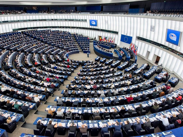 البرلمان الاوروبي يتبنى قرار يدعو دول الاتحاد لعدم بيع الاسلحة للسعودية والامارات 