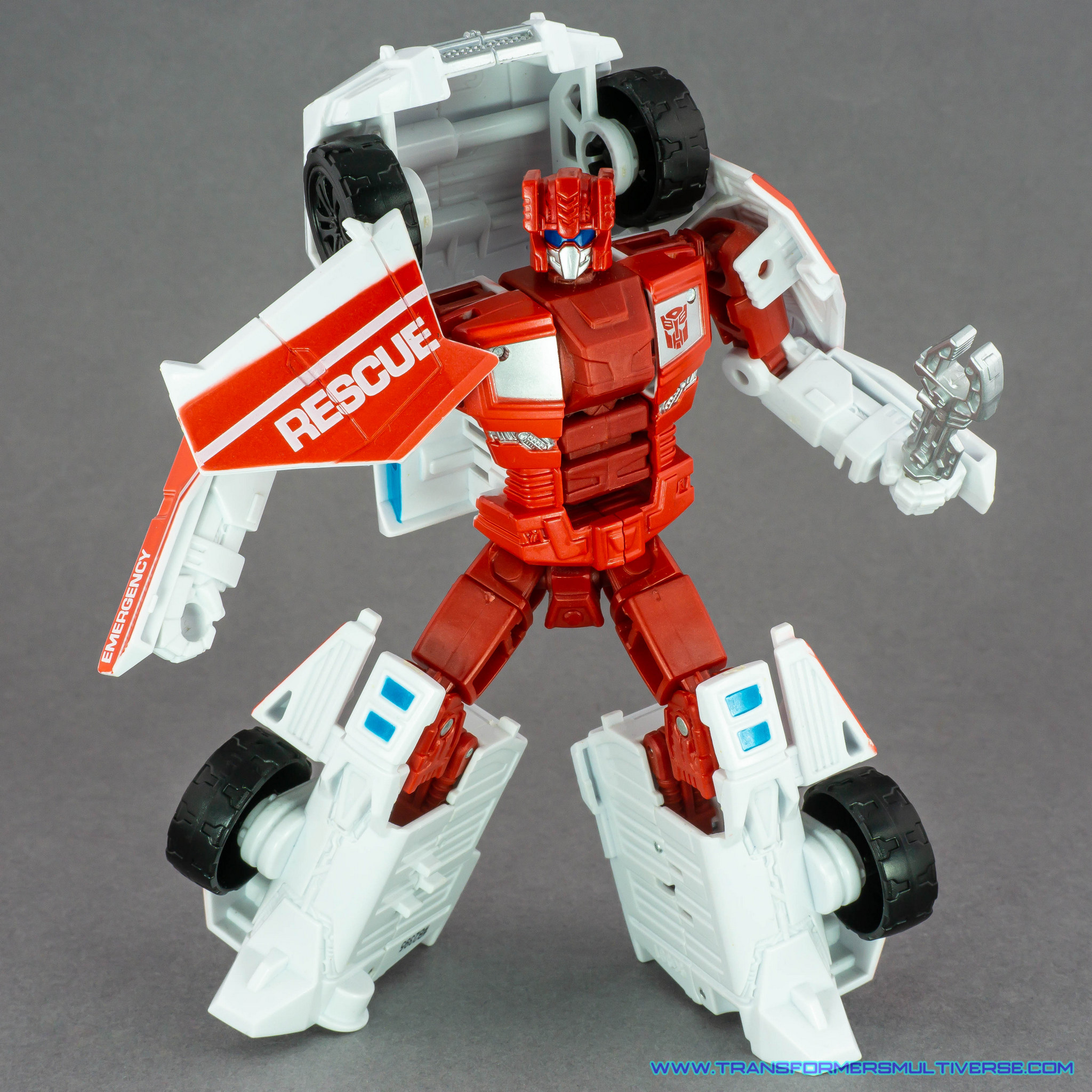 Transformers Combiner Wars First Aid robot mode