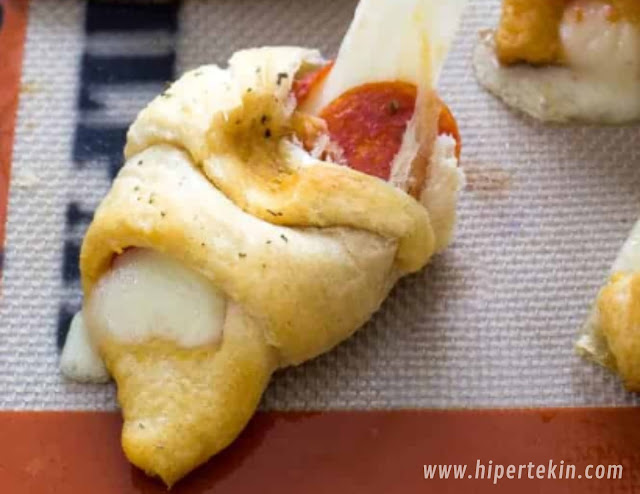 PIZZA STUFFED CRESCENT ROLLS