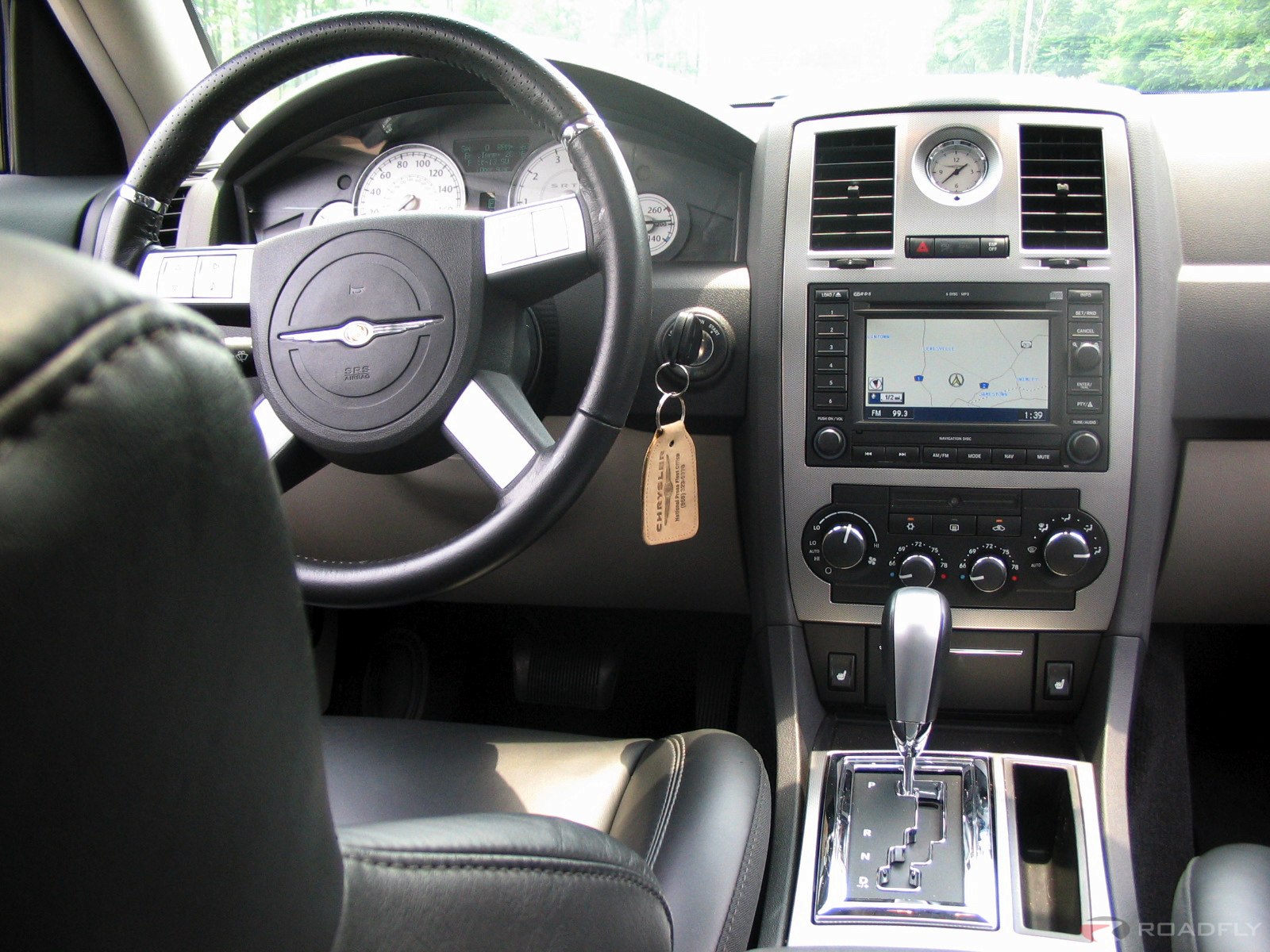 autoexpress Chrysler 300c interior pics