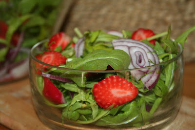 Salata rucola cu capsuni