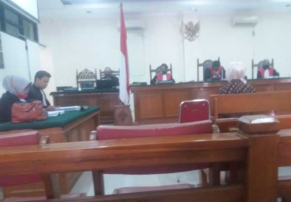 Dituntut 8,5 Tahun, Mantan Direktur RSUD Rasidin Padang Menangis