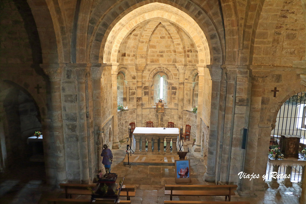 Interior de San Salvador de Cantamuda