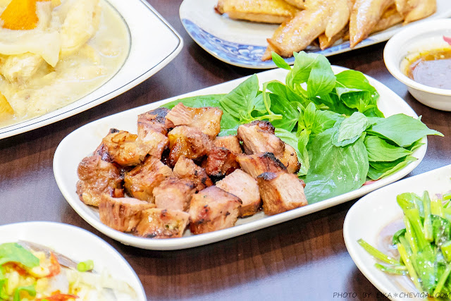 米噹泰式碳烤，半夜１點也能吃到的泰式風味料理，餐點平實好吃，闆娘也是正妹哦！