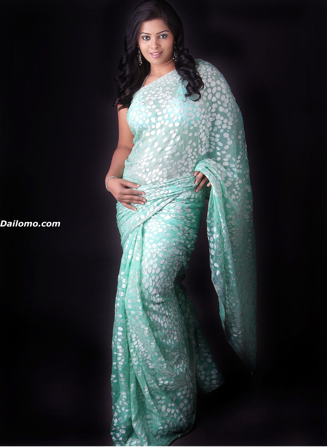 Picmusiq Tamil Actress Khushi Hot Stills In Green Saree