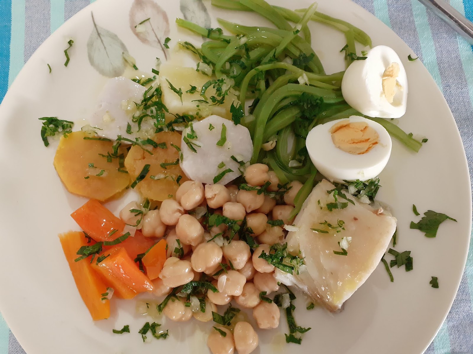 Prato Caseiro Bacalhau cozido com todos