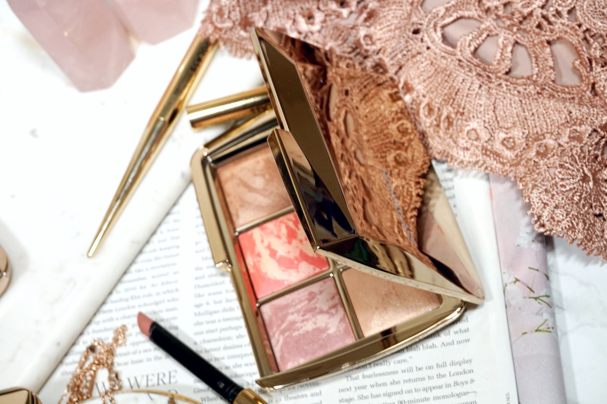 Hourglass Ambient Lighting Edit - Sculpture Review and Swatches