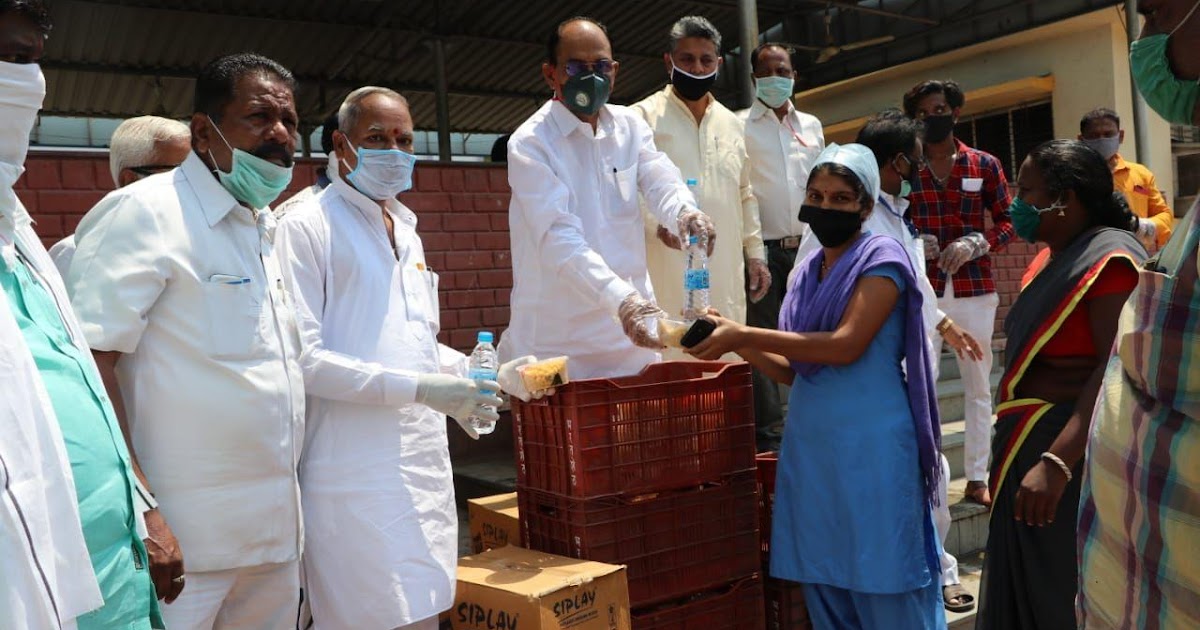 Distribution of Food and Water bottles by Aurangabad City District