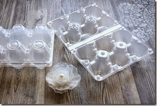 Come realizzare una ghirlanda natalizia con i contenitori in plastica