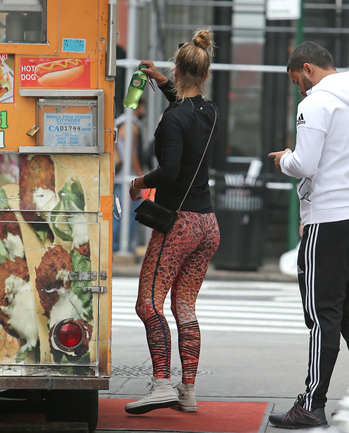 Nina Agdal in Leggings Out in New York, September 28, 2016 | Celebs Today