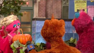 Telly, Baby Bear. Cinderella is testing whether or not a pumpkin will float or sink in her tank. Sesame Street Episode 4320 Fairy Tale Science Fair season 43