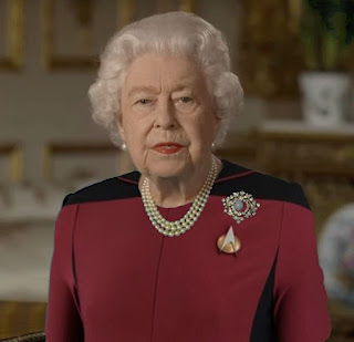 La reina de Inglaterra se pone un traje verde croma e Internet hace su magia. 29 2024