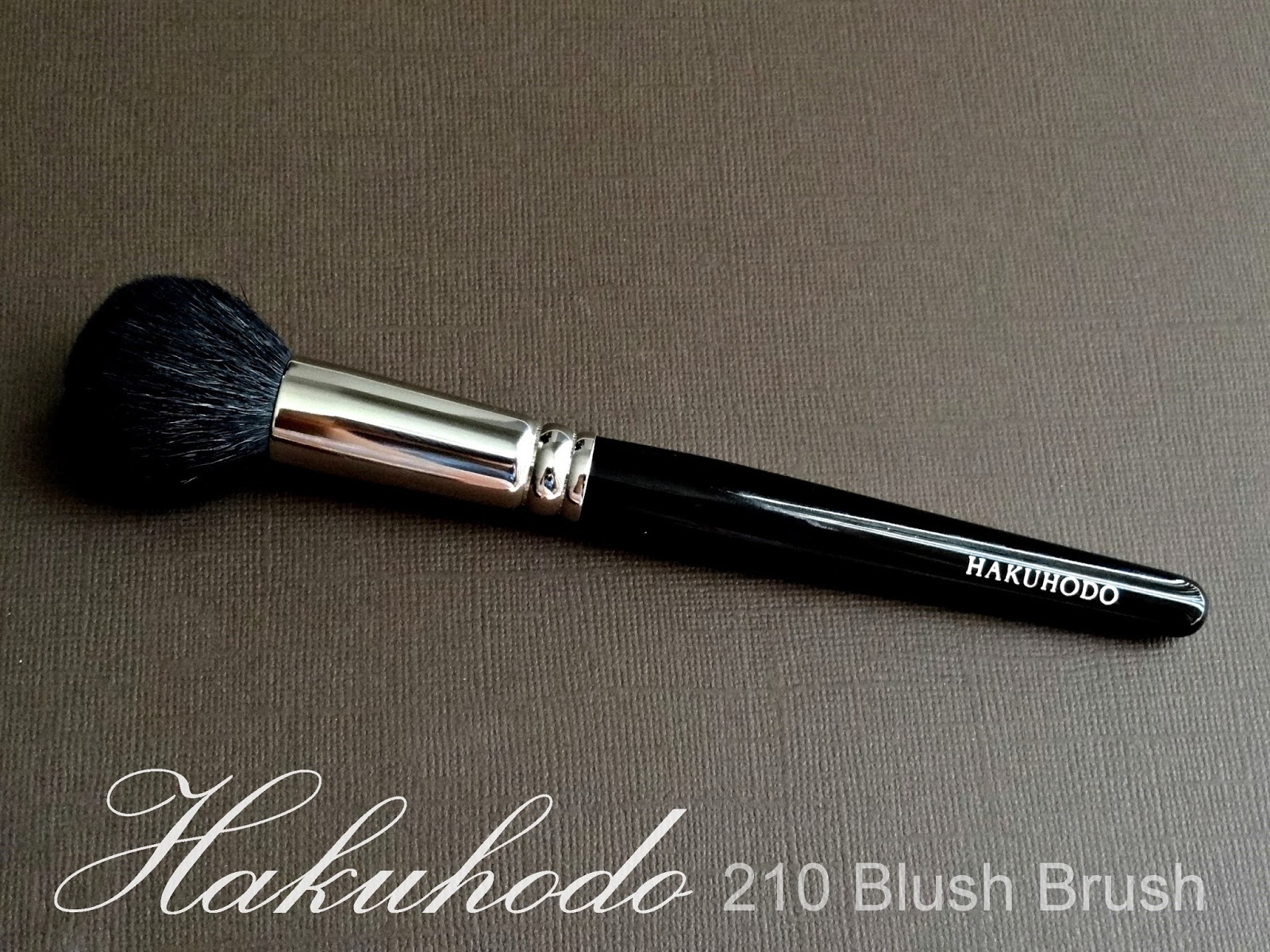 Hakuhodo 210 Blush Brush Round Review, Photos