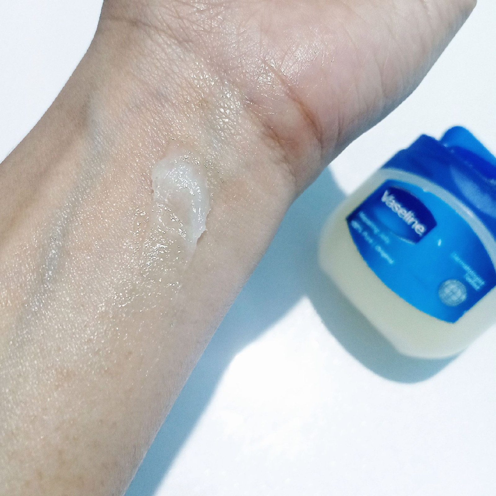 Review Vaseline Repairing Jelly (Lembabkan Bibir Hingga Siku, Bisa