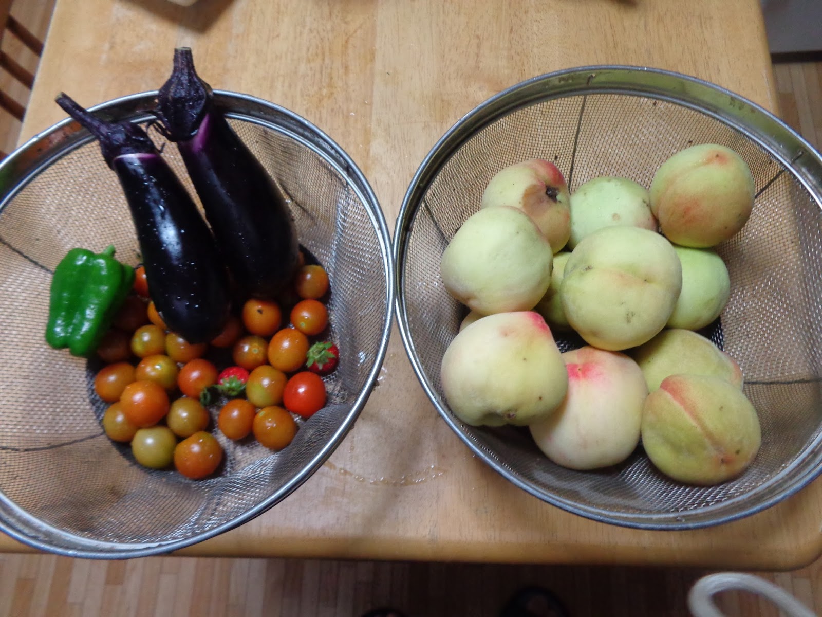 Hero爺 ブログ Today's Harvest ( Strawberry 69, Mini Tomato 14, Peach