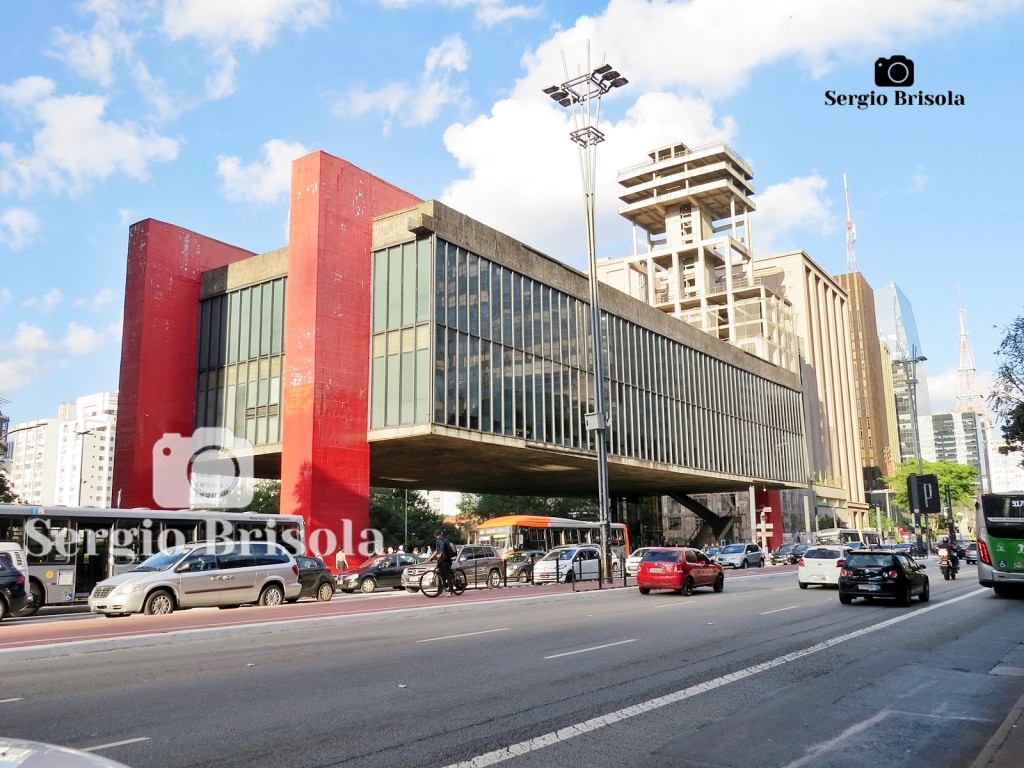 MASP - Museu de Arte de São Paulo Assis Chateaubriand - Tradução: Não deixe  os museus reduzirem a arte aos poucos artistas que ganharam o concurso de  popularidade entre os marchands, curadores