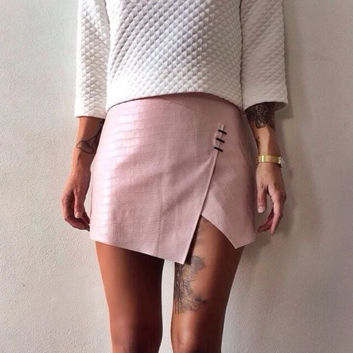WAYS TO WEAR A MINI SKIRT WITHOUT FEELING UNSAFE