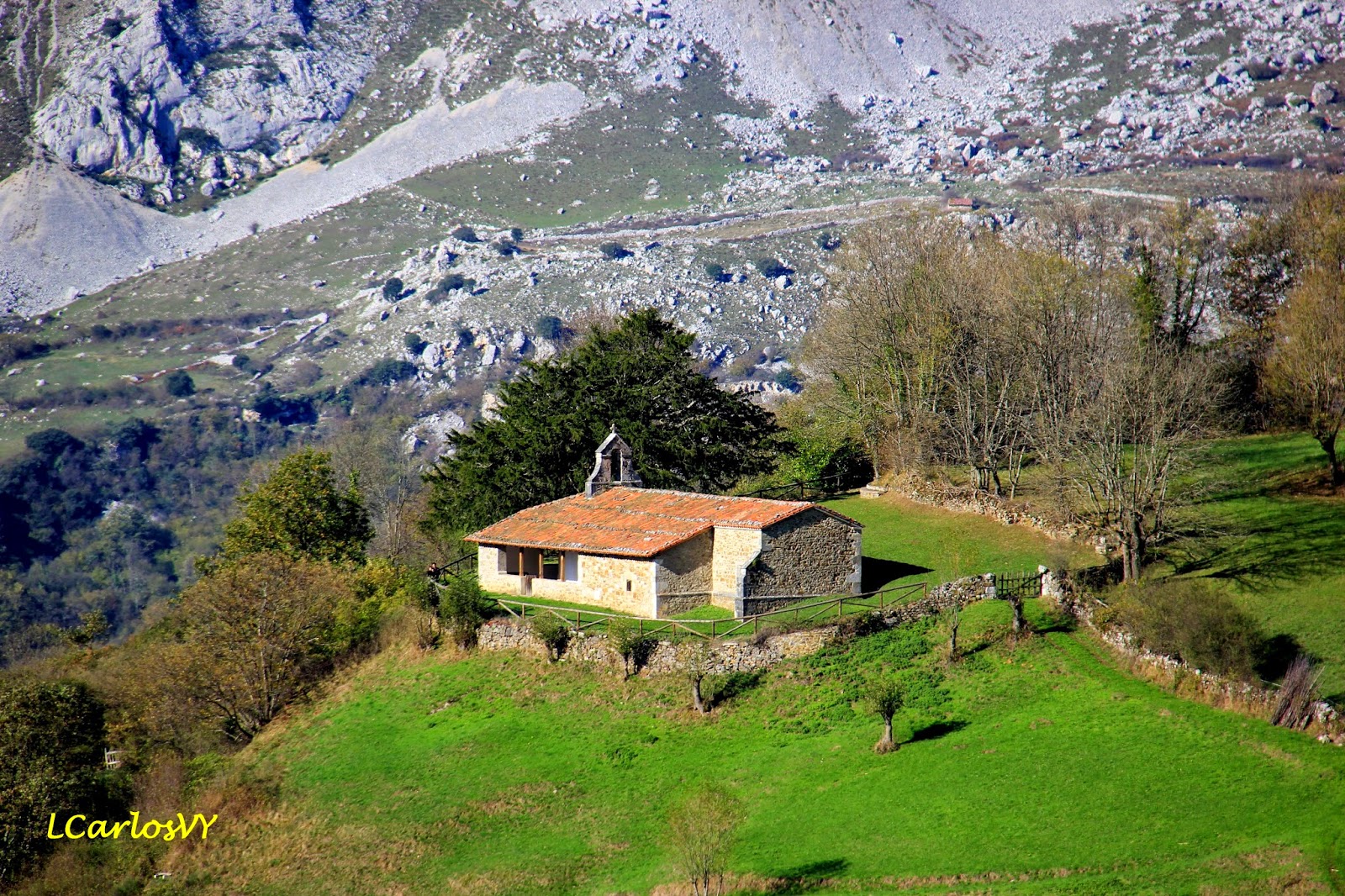 Escarbando por los Rincones de Asturias: El texu de Bermiego