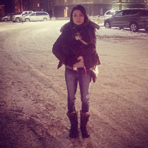 miranda cosgrove fans peru walks her dog out in los angeles penelope puppy perro icarly  ..