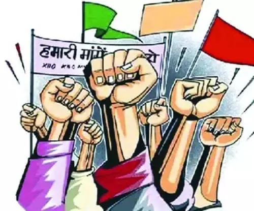 Chandrapur News,Batmi Express,Marathi News,Latest News Marathi,Marathi Live,यंग चांदा ब्रिगेड संघटनेने भ्रष्टाचाराविरोधात केले "दे धक्का आंदोलन"