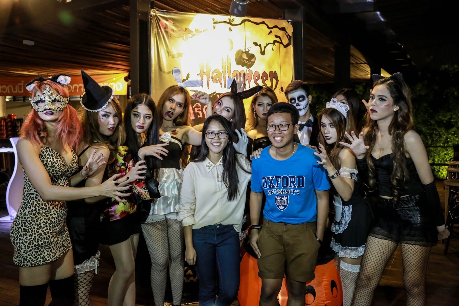 บรรยากาศ Halloween Waterside Karaoke Restaurant