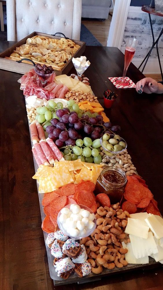 Are you looking for the secret to a totally stress-free but impressive (and delicious) holiday spread? We have two words for you: Meat & cheese.