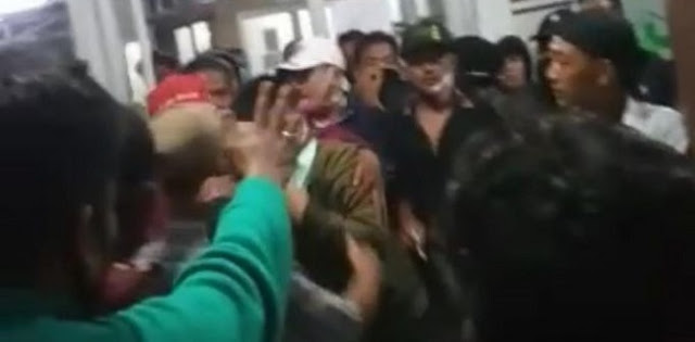 Tak Terima Jadi Pasien Covid-19, Sejumlah Warga Ramai-ramai Geruduk Puskesmas Tak Terima Jadi Pasien Covid-19, Sejumlah Warga Ramai-ramai Geruduk Puskesmas
