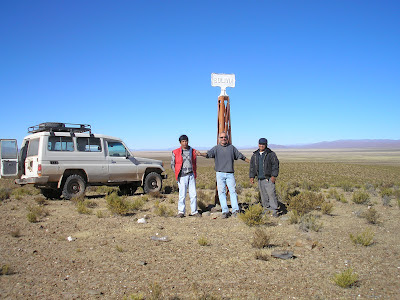 Unser Pfarrauto steht noch auf der bolivianischen Seite 