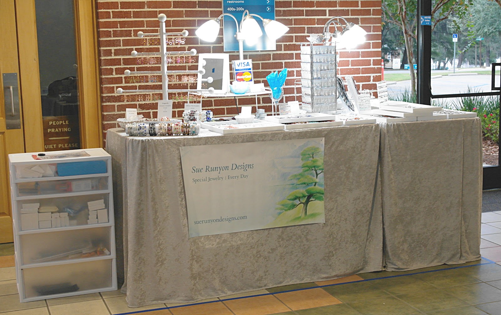 Sue Runyon Designs Craft Show Fitted Table Cover Tutorial