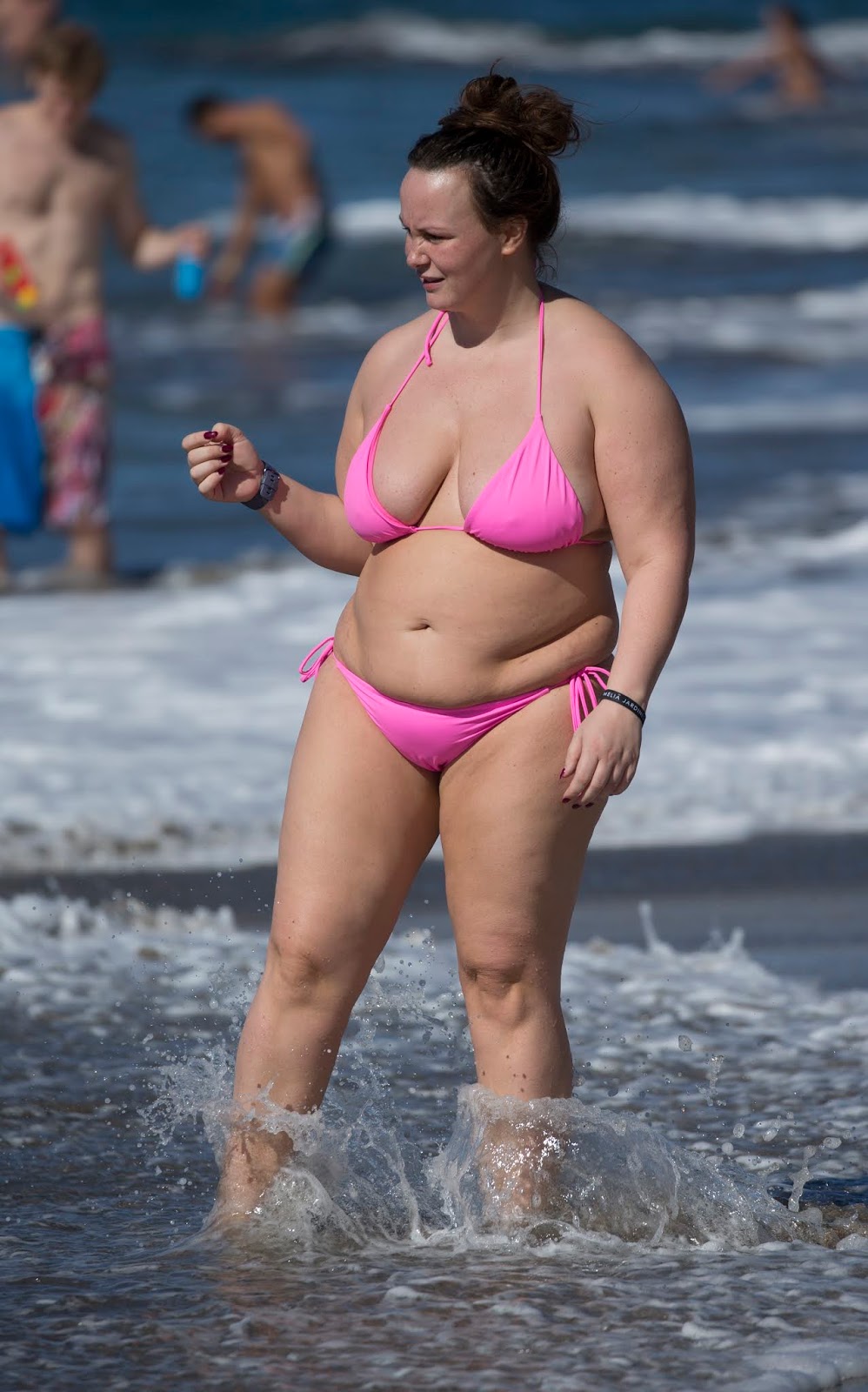 Chanelle Hayes rotoli di ciccia in spiaggia Belleza Hot