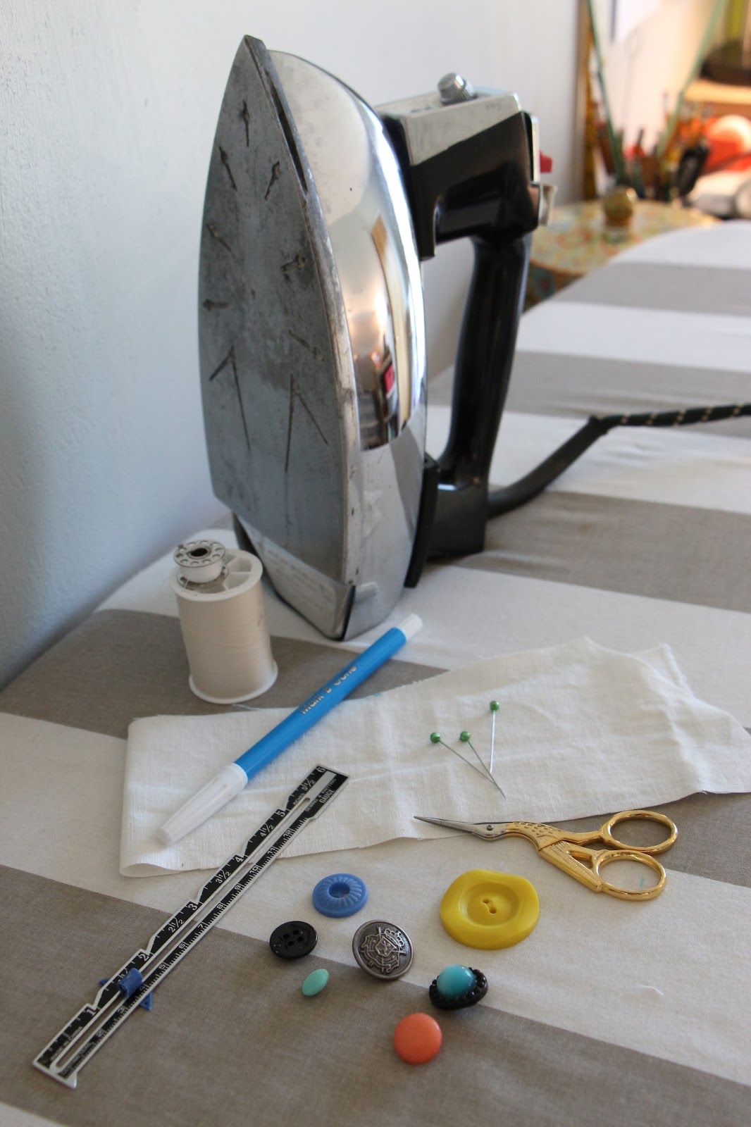 How to Sew a Buttonhole Without a Special Foot! Palindrome Dry Goods