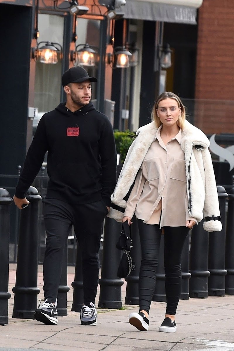 Perrie Edwards and Alex Oxlade-Chamberlain Out in Wilmslow 7 Jan-2020