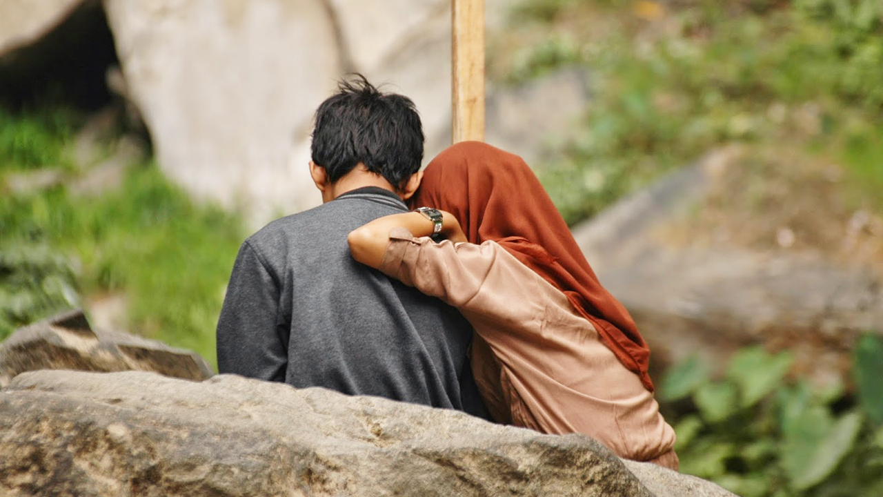 Pacaran anak Pramuka Pacara di sungai