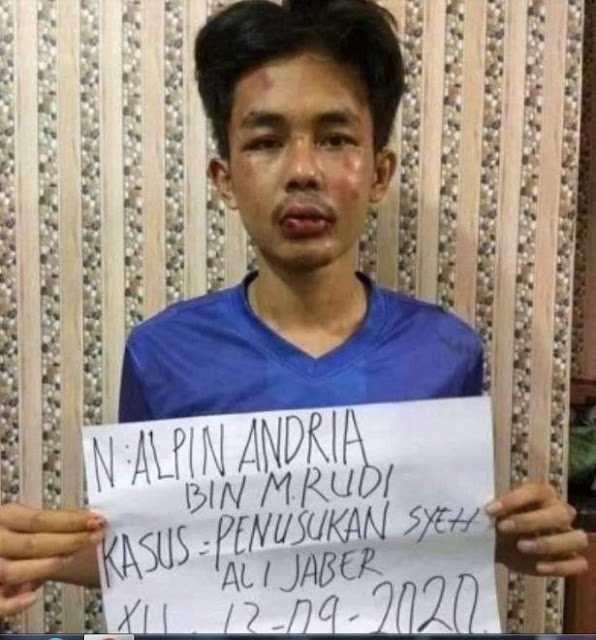 Detik-detik Syekh Ali Jaber Selamatkan Penusuknya dari Amukan Jamaah