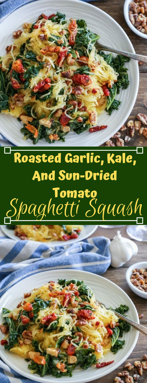 ROASTED GARLIC AND KALE SPAGHETTI SQUASH WITH SUN-DRIED TOMATOES #roasted #garlic #spaghetti #vegetarian #easy