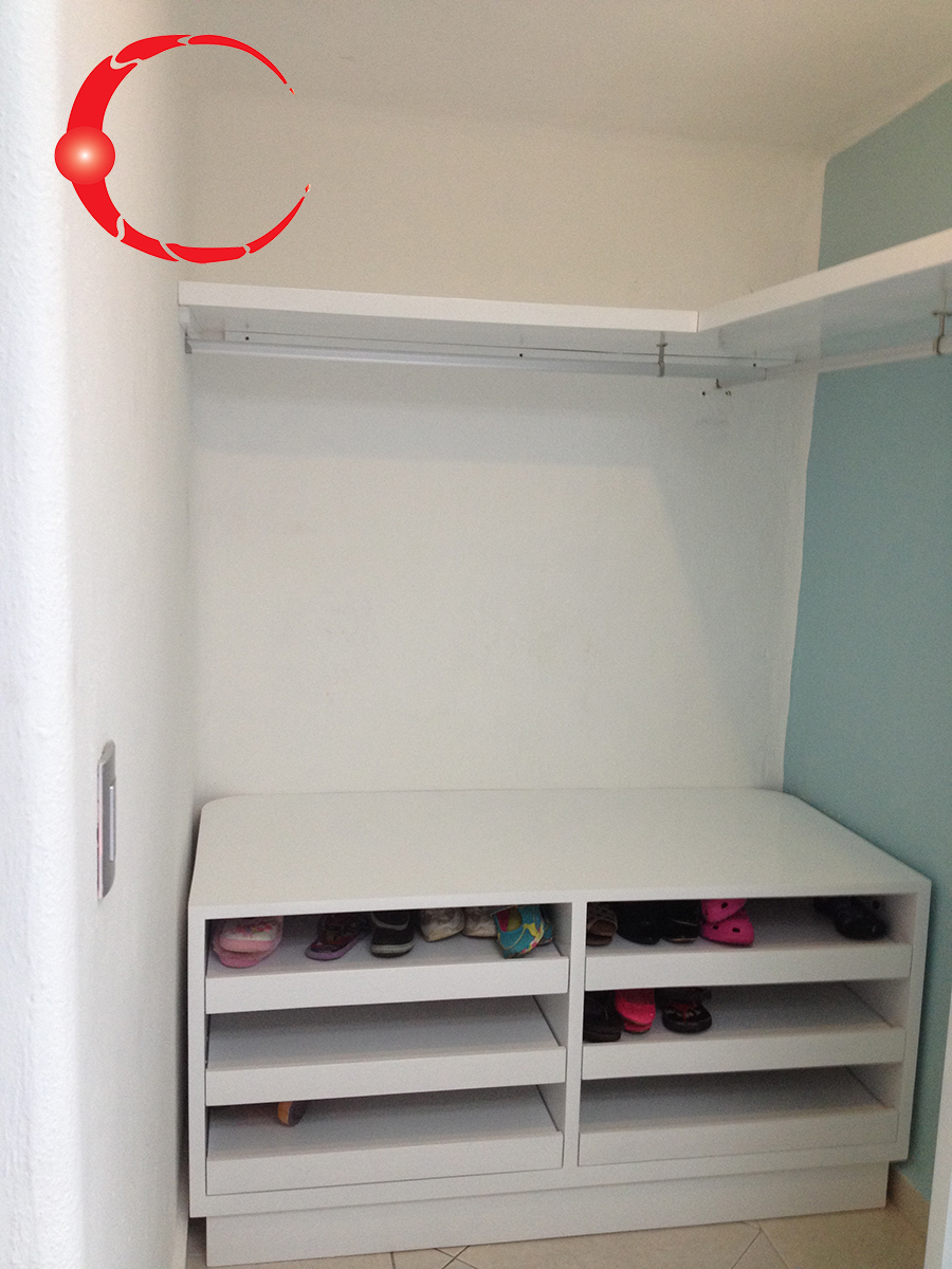 WALKIN CLOSET CON ZAPATERA CORREDIZA