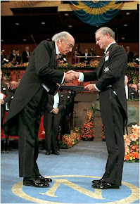 José Saramago na cerimónia onde recebeu o Prémio Nobel de Literatura